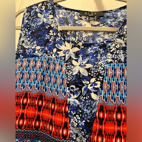 B.L.E.U. PXL Sleeveless Rayon Blouse with Navy Polyester Back - Picture 5 of 8
